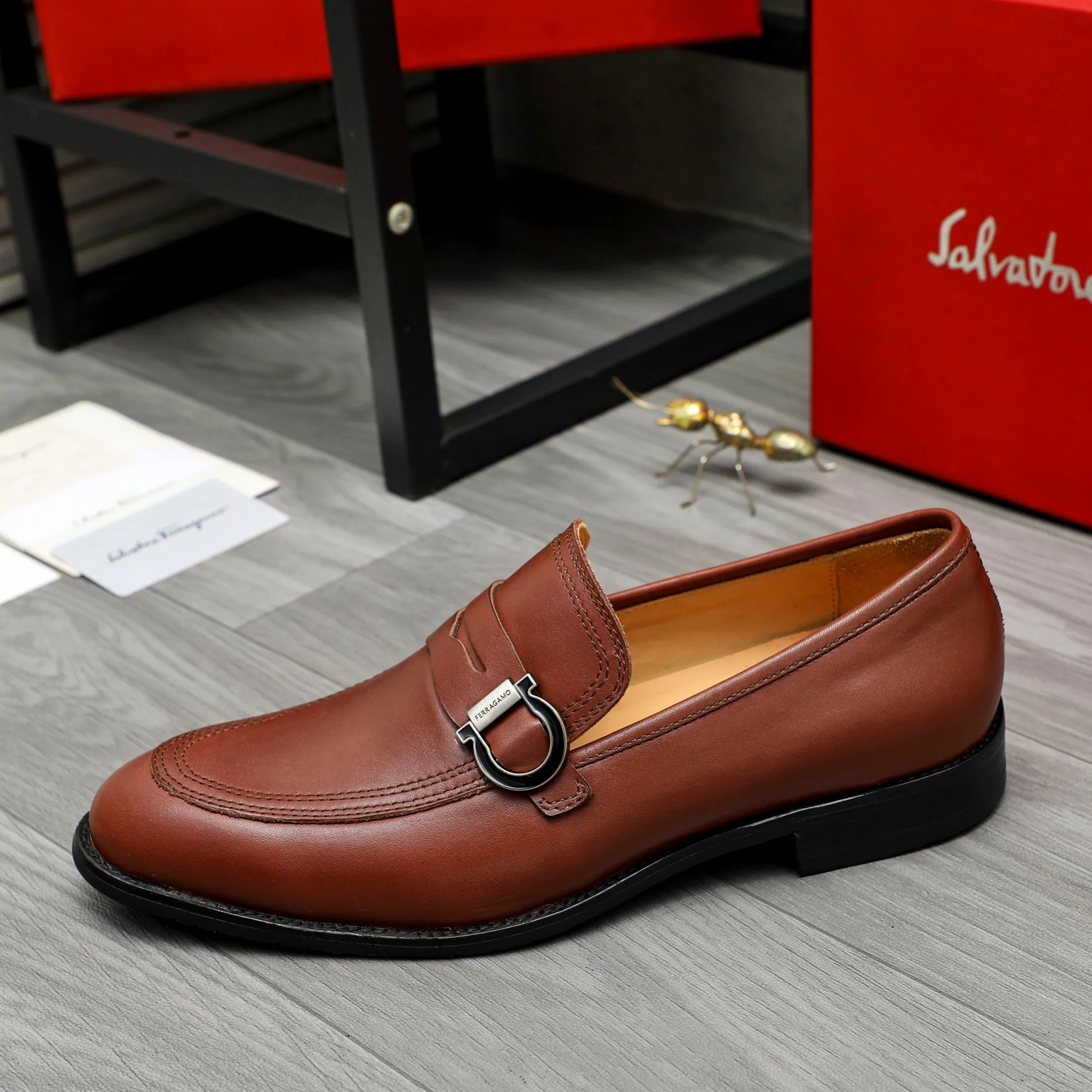 Men's men's shoes💰460 Product trademark: Ferragamo "Ferragamo" business slip-on leather shoes Regular size: 39-44 Product materials: Selected high-quality cowhide upper, cowhide lining, original outsole